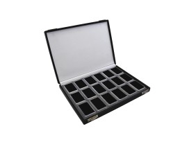 Showdoos met 18 plastic doosjes